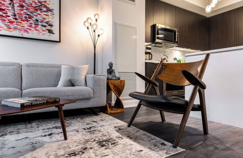 Wellington Place Condo | Modern Downtown Apartment | Workspace + Free Parking