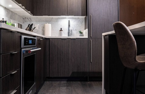 Wellington Place Condo | Modern Downtown Apartment | Workspace + Free Parking