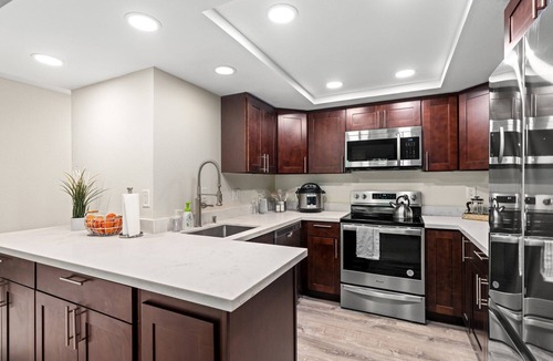 Northwest Bellevue Condo | Modern Downtown Bellevue Condo, Free Parking
