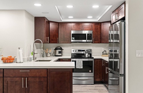 Northwest Bellevue Condo | Modern Downtown Bellevue Condo, Free Parking