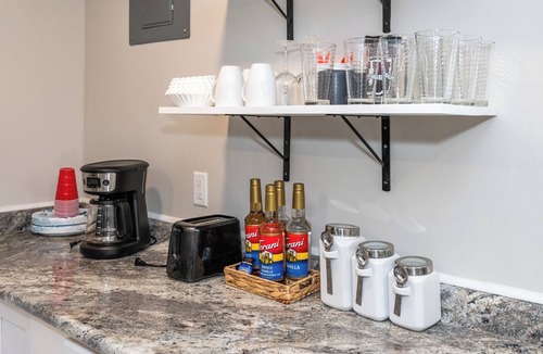 Urbana House | Modern Downtown Bungalow w/Fenced in Yard