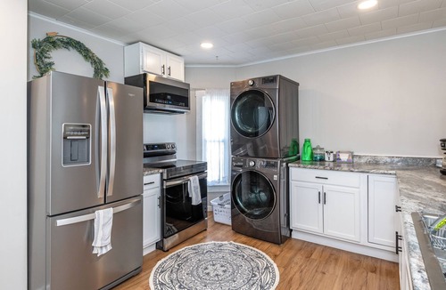 Urbana House | Modern Downtown Bungalow w/Fenced in Yard