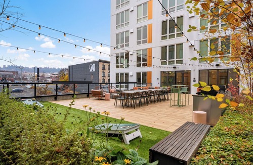 Downtown Spokane Apartment | Modern Downtown Getaway - Steps from Attractions!