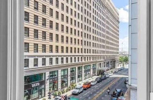 Downtown Wilmington Apartment | Modern Downtown Haven + Free Garage Parking