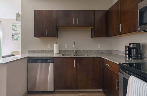 Uptown District Apartment | Modern Downtown Luxury Apartment