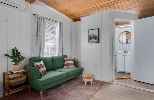 Englewood Park Apartment | Modern Downtown Orlando Studio | Prime Location