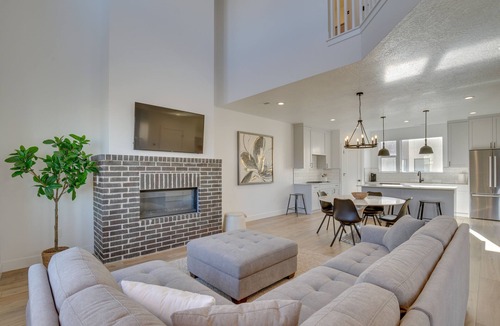 Central Business District House | Modern Downtown Provo Townhome w/Balcony!