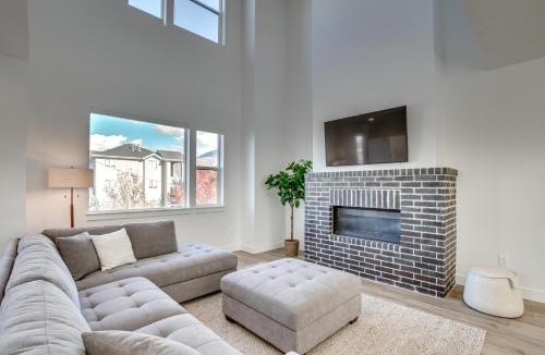 Central Business District House | Modern Downtown Provo Townhome w/Balcony!