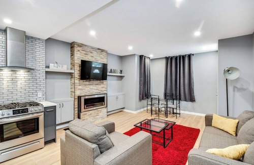 Powelton Village House | Modern Downtown Retreat 5BR-5Baths