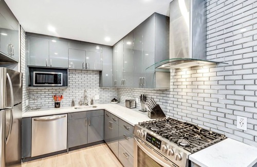 Powelton Village House | Modern Downtown Retreat 5BR-5Baths