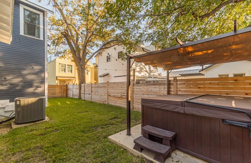 Southtown House | Modern Downtown retreat, walk to the Convention Center & Riverwalk
