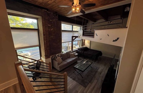 Salem Apartment | Modern Downtown Salem Retreat