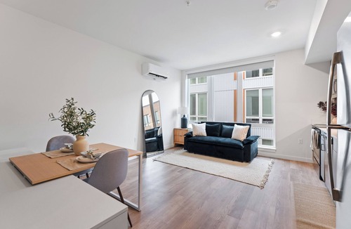 Riverside Apartment | Modern Downtown Studio - Steps from Shops & Dining!