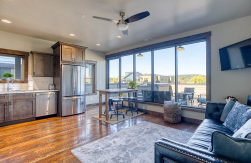 Whitefish Condo | Modern Downtown Whitefish Condo w/Private Hot Tub