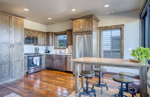 Whitefish Condo | Modern Downtown Whitefish Condo w/Private Hot Tub