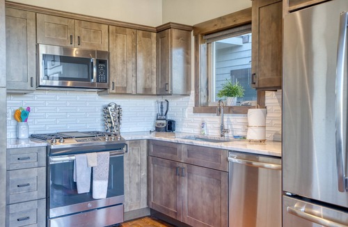 Whitefish Condo | Modern Downtown Whitefish Condo w/Private Hot Tub