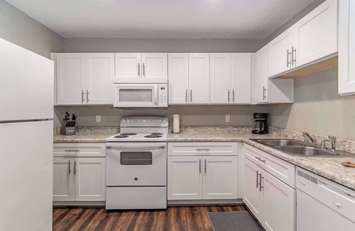 Nashville Condo | Modern Dual-Condo Retreat Near Downtown/Airport
