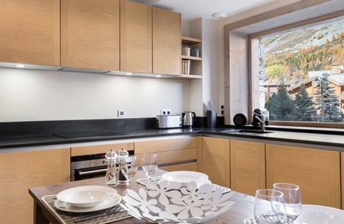 Le Cret Apartment | Modern Duplex Apartment, Ski Shuttle, Parking, Pet-Friendly