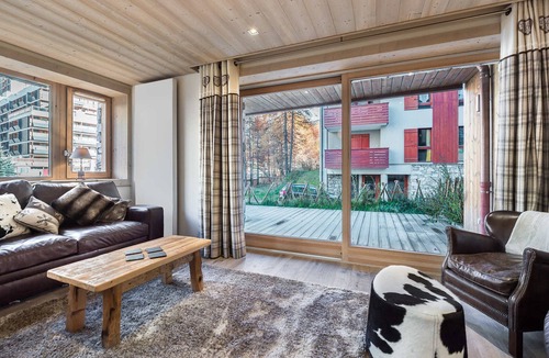 Le Cret Apartment | Modern Duplex Apartment, Ski Shuttle, Parking, Pet-Friendly