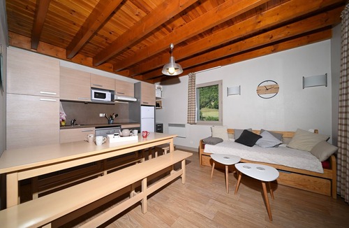 Arreau Apartment | Modern Duplex Apartment 'Arreau'xygène for 7-9 Guests with Mountain View, Shared Pool & Wi-Fi