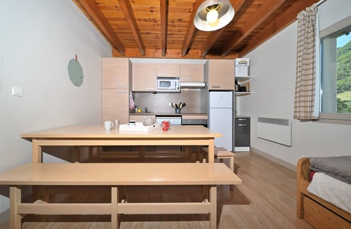Arreau Apartment | Modern Duplex Apartment 'Arreau'xygène for 7-9 Guests with Mountain View, Shared Pool & Wi-Fi
