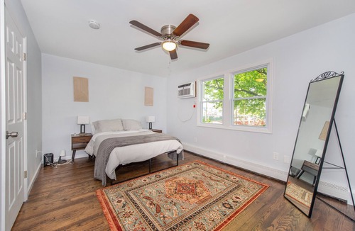 Harrison Apartment | Modern Duplex- close to transit 🚉