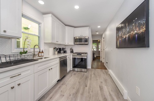 Harrison Apartment | Modern Duplex- close to transit 🚉