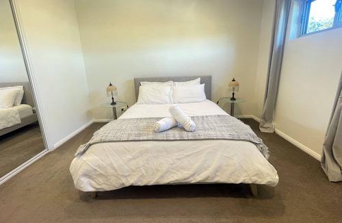 Heathcote House | Modern Duplex Oasis