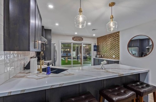 Garfield House | Modern dwn twn 3BR/3BR W/pool & spa