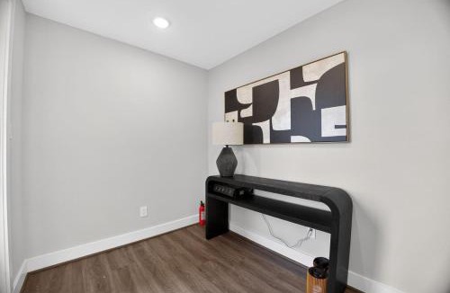 East Downtown Houston Apartment | Modern EaDo Stay - 3BR Townhome w Private Deck