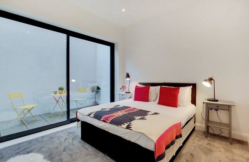 Ealing Common Apartment | Modern Ealing Apartment with Large Private Patio