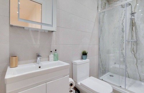 Ealing Common Apartment | Modern Ealing Apartment with Large Private Patio