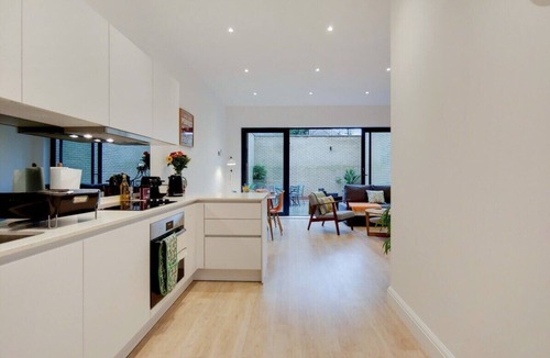 Ealing Common Apartment | Modern Ealing Apartment with Large Private Patio