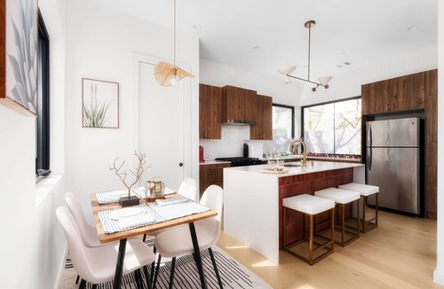 Govalle House | Modern East Austin Hideaway - Stylish - Walkable