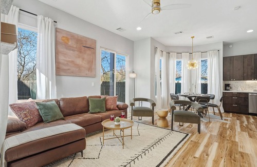 Govalle House | Modern East Austin Home-1 King Room-Game Room