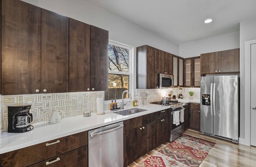 Govalle House | Modern East Austin Home-1 King Room-Game Room
