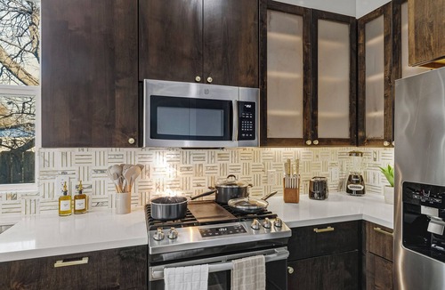 Govalle House | Modern East Austin Home-1 King Room-Game Room