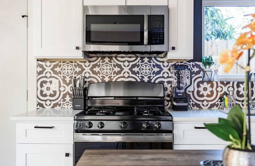 East Cesar Chavez Cottage | Modern East Austin Stay Near Plaza Saltillo Stn