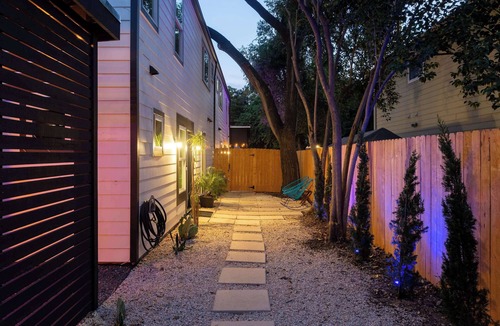 East Cesar Chavez Cottage | Modern East Austin Stay Near Plaza Saltillo Stn