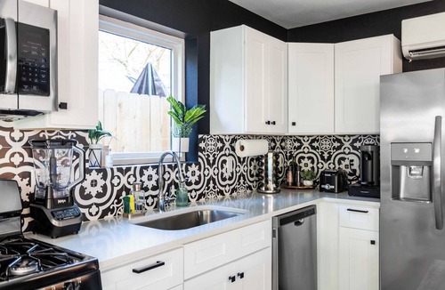 East Cesar Chavez House | Modern East Austin Stay near Plaza Saltillo Stn