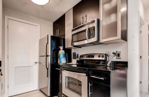 Central-Maverick Square - Paris Street Apartment | Modern East Boston | Private Studio | Work Desk | GLS