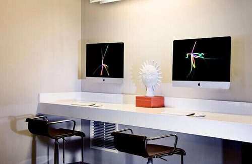 Central-Maverick Square - Paris Street Apartment | Modern East Boston | Private Studio | Work Desk | GLS