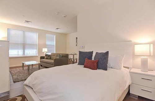 Central-Maverick Square - Paris Street Apartment | Modern East Boston | Private Studio | Work Desk | GLS