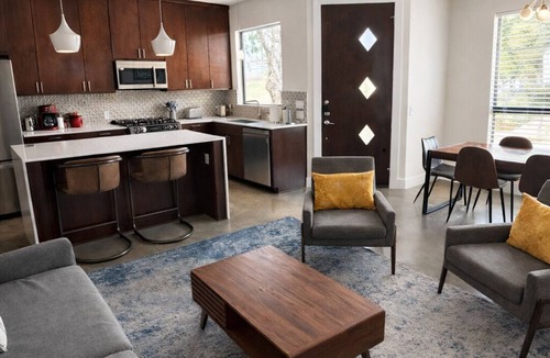 Swede Hill House | Modern East Central Downtown Group Home - Rooftop Patio - Walkable - Sleeps 14