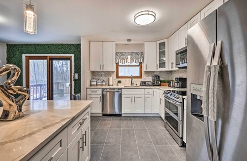 East Stroudsburg House | Modern East Stroudsburg Home w/Pool + Fire Pit