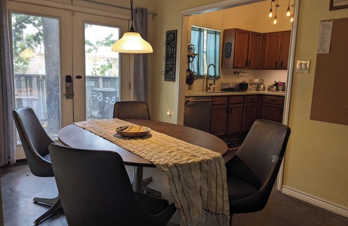 Irving House | Modern Eco-Friendly Townhouse; Walk to Park & Recreation King Bed