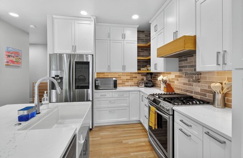 Edmonds House | Modern Edmonds Escape: Spacious, 3BDRM, Fireplace