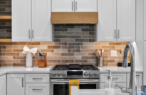 Edmonds House | Modern Edmonds Escape: Spacious, 3BDRM, Fireplace