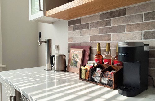 Edmonds House | Modern Edmonds Escape: Spacious, 3BDRM, Fireplace