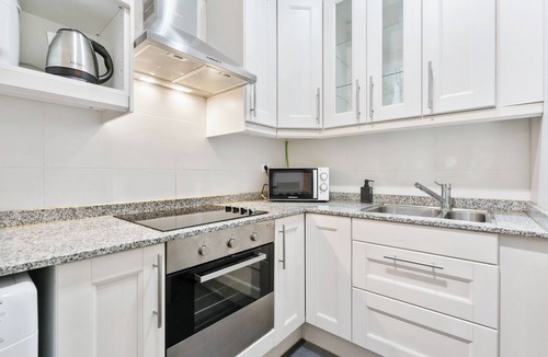 Esquerra de l'Eixample Apartment | Modern Eixample Retreat: Stylish 2-Bedroom Apartment in Central Barcelona